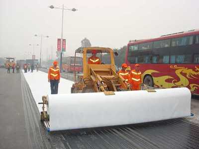 公路土工布铺设.jpg